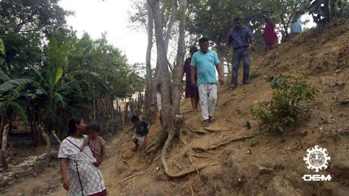 costa chica - caminos de terracería dejan incomunicadas a comunidades en épocas de lluvia 2